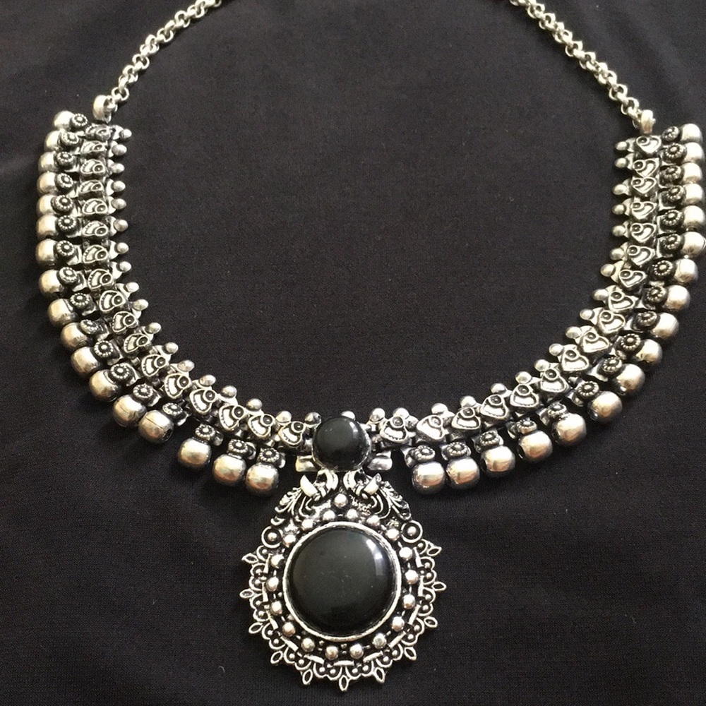 Jewellery - Picture 2 of 3